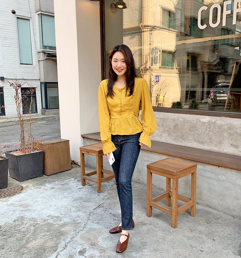 Giới thiệu đến nàng công sở mẫu áo blouse không chỉ thanh lịch mà còn giúp vóc dáng trông như gầy đi vài kilogram