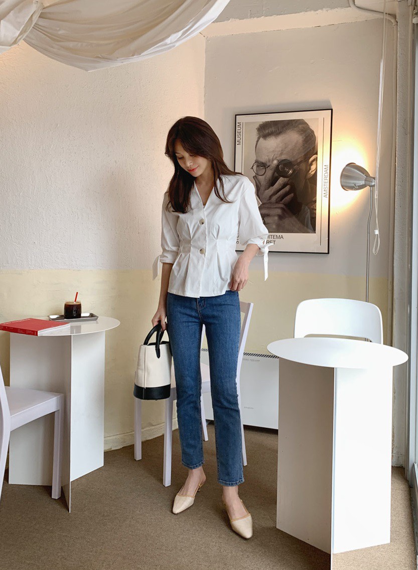 Giới thiệu đến nàng công sở mẫu áo blouse không chỉ thanh lịch mà còn giúp vóc dáng trông như gầy đi vài kilogram