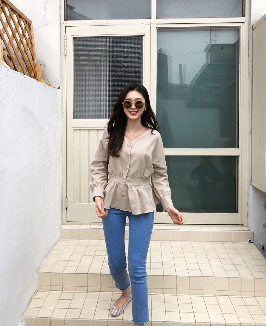 Giới thiệu đến nàng công sở mẫu áo blouse không chỉ thanh lịch mà còn giúp vóc dáng trông như gầy đi vài kilogram