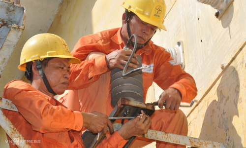 Đề xuất cố định lợi nhuận định mức của EVN vào giá điện