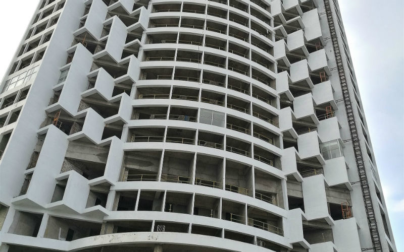 Tòa tháp hoang tàn giữa Thủ đô: 10 năm ôm cục nợ hoành tráng