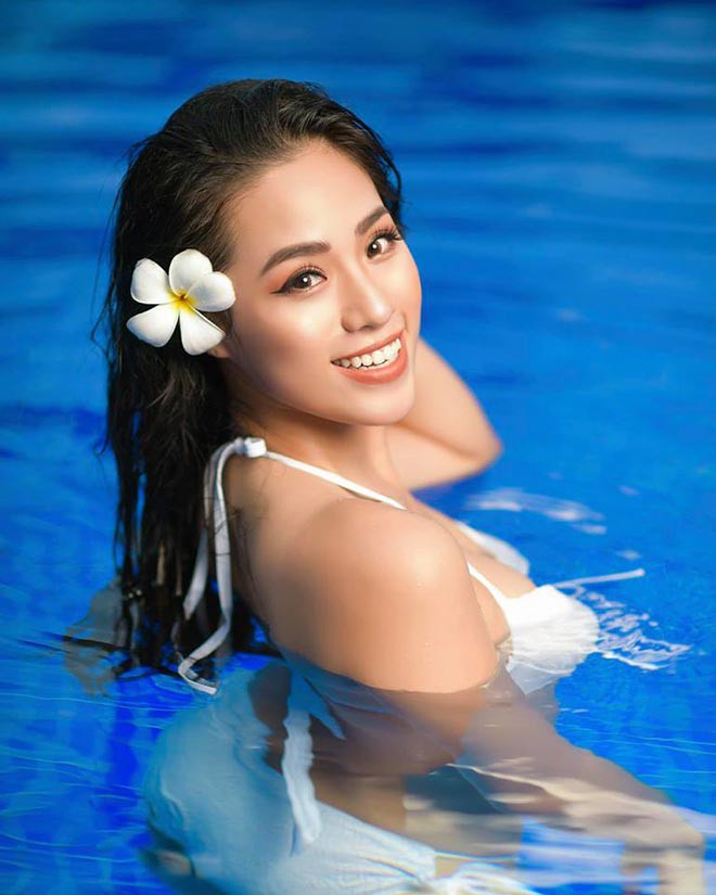 Vẻ nóng bỏng của người đẹp 19 tuổi, vừa đầu quân về làm MC cho VTV