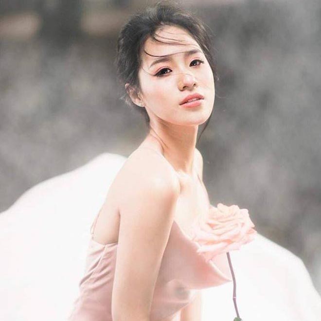 Vẻ nóng bỏng của người đẹp 19 tuổi, vừa đầu quân về làm MC cho VTV