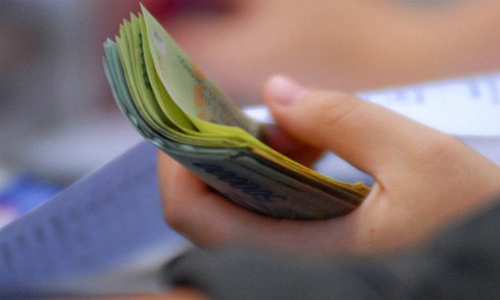 Nhà băng trồng cây si ở hàng cầm đồ chờ siết nợ