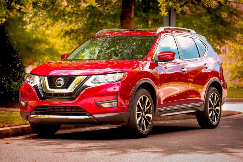 Tăng giá liên tục, hãng phải nhập xe mới cho có để bán xe cũ