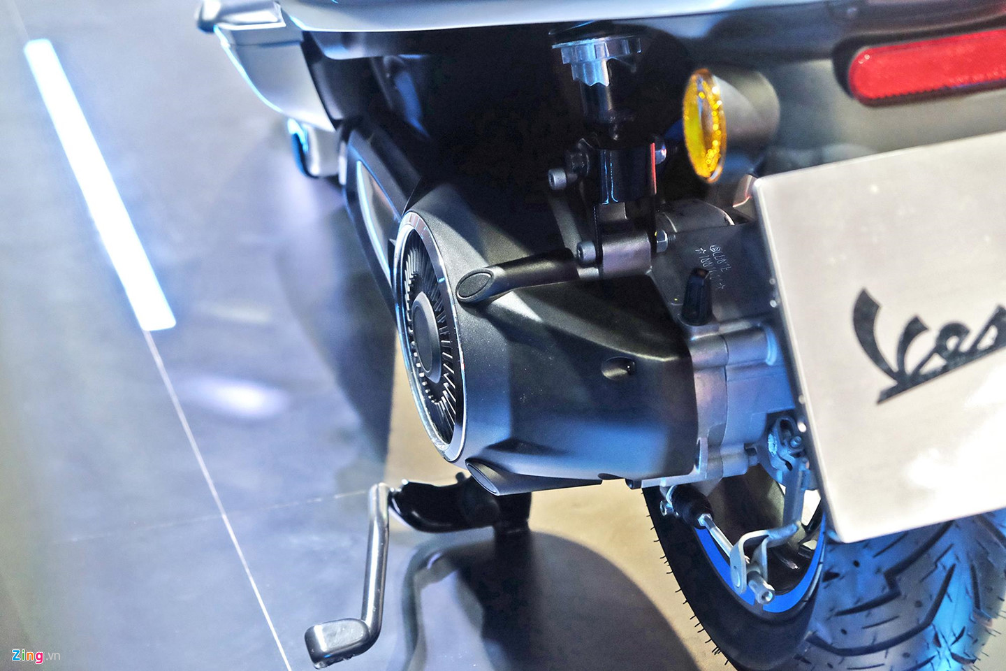 Cận cảnh Vespa Elettrica sắp ra mắt tại VN, thiết kế cũ, giá cao cấp