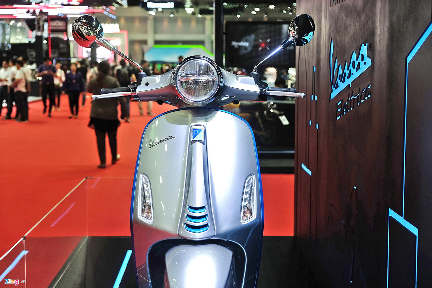 Cận cảnh Vespa Elettrica sắp ra mắt tại VN, thiết kế cũ, giá cao cấp