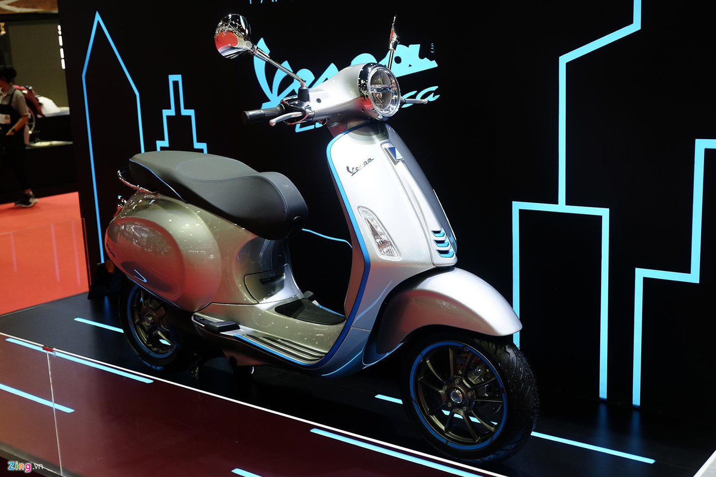 Cận cảnh Vespa Elettrica sắp ra mắt tại VN, thiết kế cũ, giá cao cấp