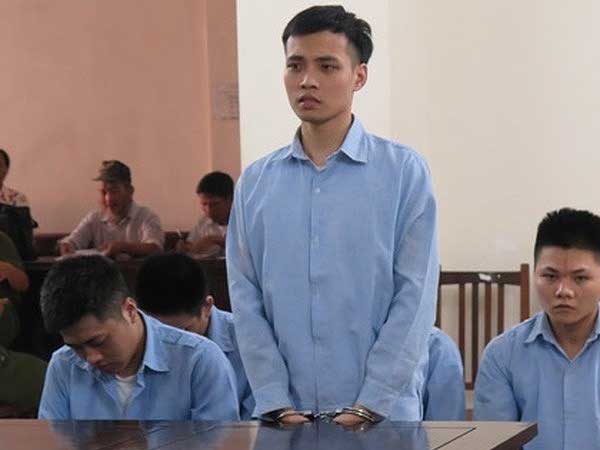 Hà Nội: Đòi nợ bằng cáo phó và nhạc đám ma náo động đường làng