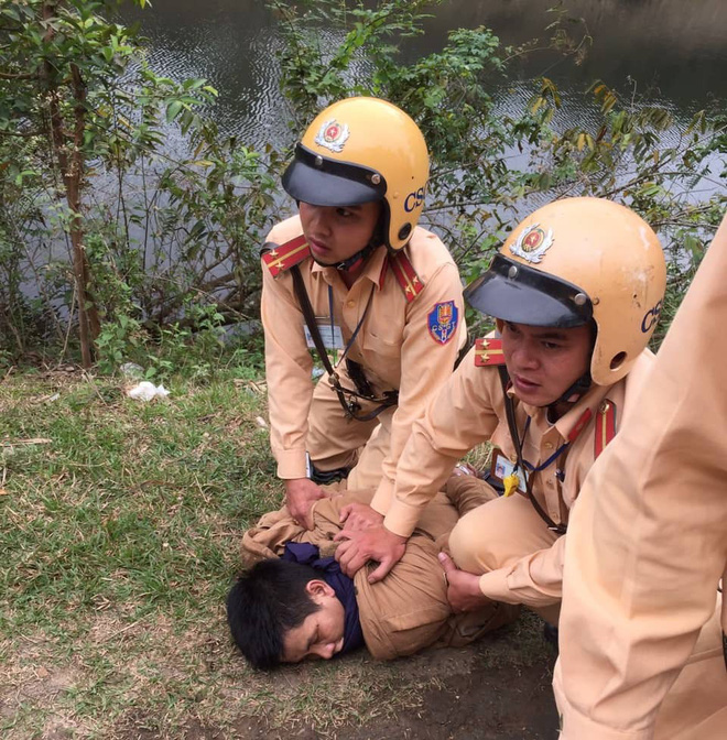 Đối tượng vứt hơn 4.000 viên ma túy bỏ chạy thoát thân khi bị phát hiện