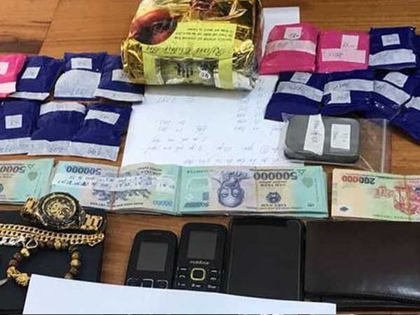 Đối tượng vứt hơn 4.000 viên ma túy bỏ chạy thoát thân khi bị phát hiện