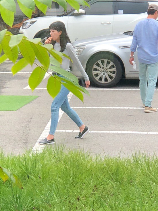 Dispatch khui cặp đôi bố con mới của Kbiz: Tài tử Dream High công khai hẹn hò nữ diễn viên kém tận 20 tuổi