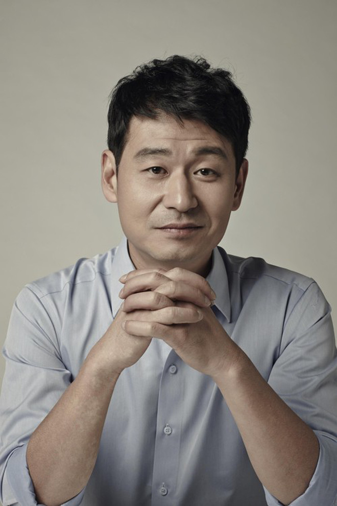 Dispatch khui cặp đôi bố con mới của Kbiz: Tài tử Dream High công khai hẹn hò nữ diễn viên kém tận 20 tuổi