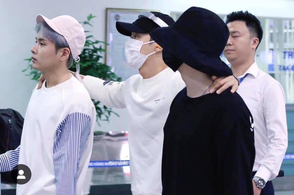 Dàn sao Hàn đổ bộ sân bay Tân Sơn Nhất: Lee Hyori thế hệ mới gặp sự cố mất đồ, Super Junior gây náo loạn