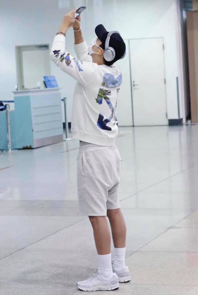 Dàn sao Hàn đổ bộ sân bay Tân Sơn Nhất: Lee Hyori thế hệ mới gặp sự cố mất đồ, Super Junior gây náo loạn