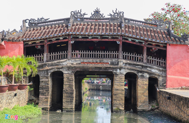 Di tích Chùa Cầu xuống cấp nghiêm trọng