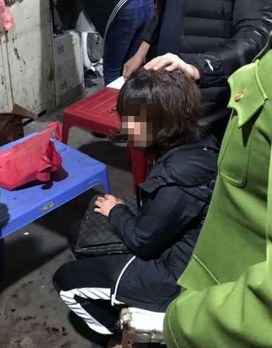 Nghi nổ súng, cướp tiền nữ tiểu thương chợ Long Biên: Bắt 1 nghi phạm từng can tội giết người