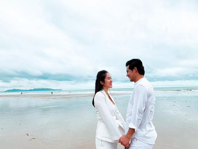 Những cô gái vàng của làng mọc sừng: Ai cũng vật vã khóc, riêng số cuối trả đòn ngoạn mục