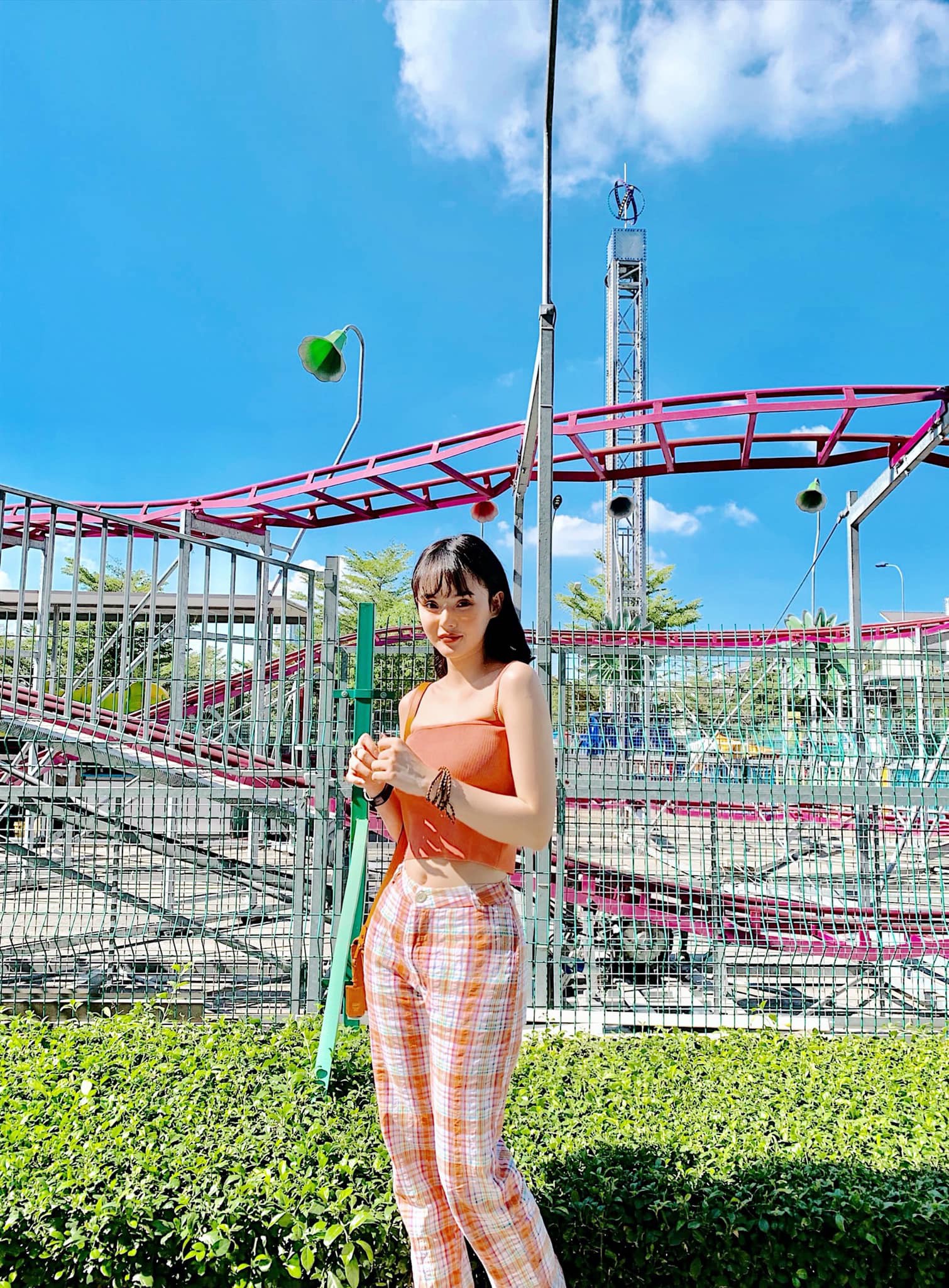 Ngỡ ngàng suýt không nhận ra diện mạo hiện tại của em gái Angela Phương Trinh, bớt khoe thân lại càng quyến rũ