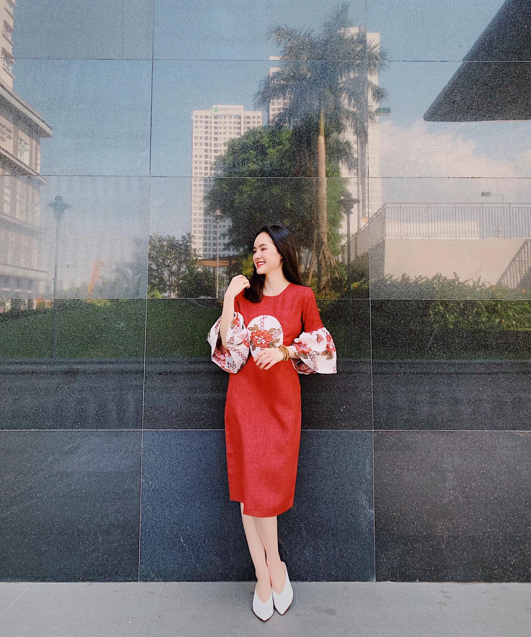 Ngỡ ngàng suýt không nhận ra diện mạo hiện tại của em gái Angela Phương Trinh, bớt khoe thân lại càng quyến rũ