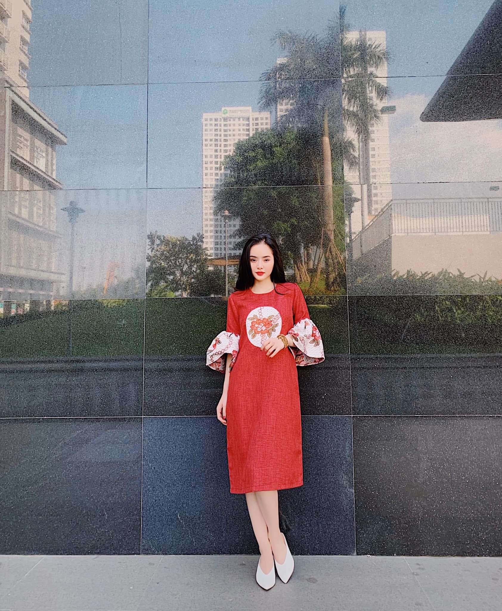 Ngỡ ngàng suýt không nhận ra diện mạo hiện tại của em gái Angela Phương Trinh, bớt khoe thân lại càng quyến rũ