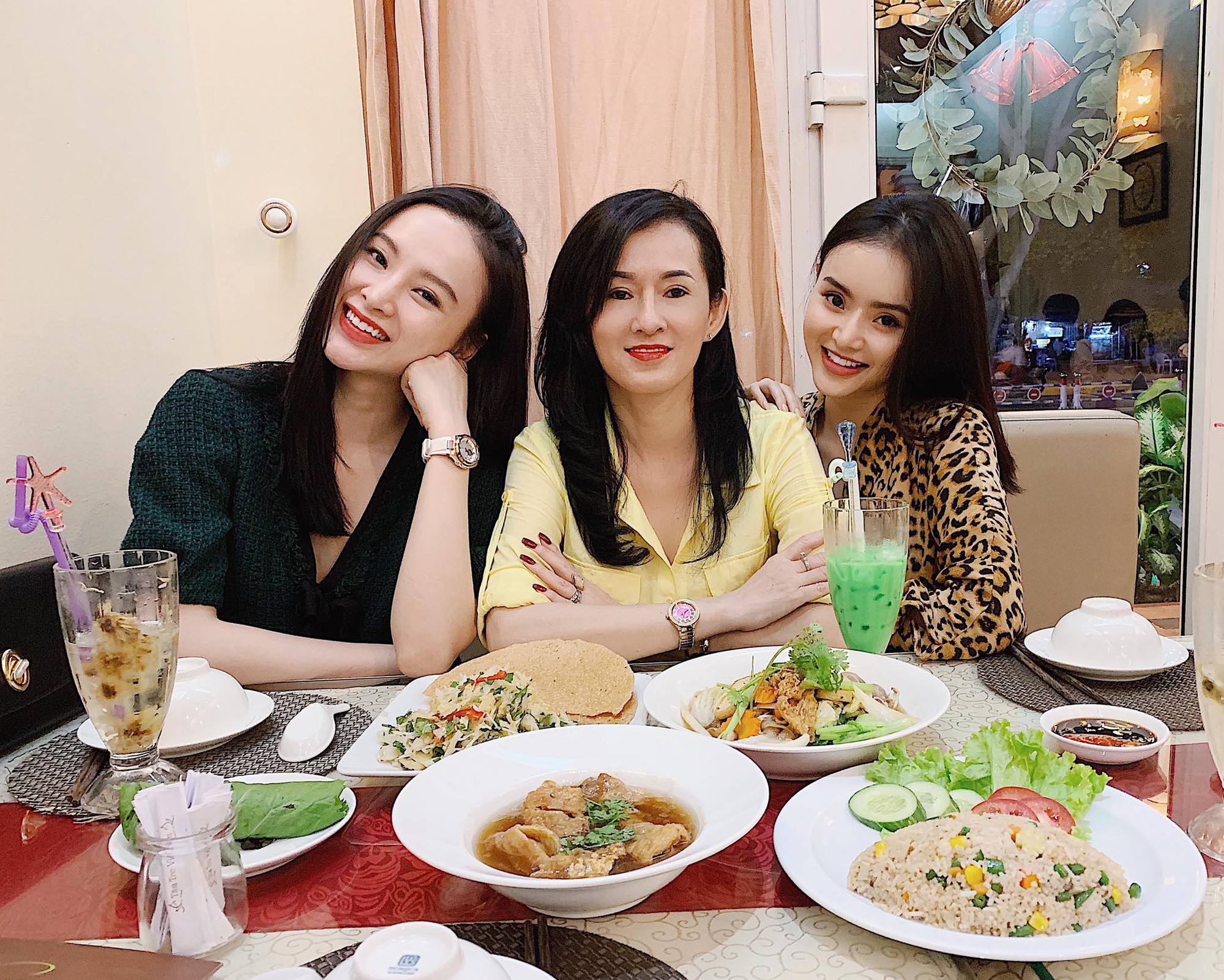 Ngỡ ngàng suýt không nhận ra diện mạo hiện tại của em gái Angela Phương Trinh, bớt khoe thân lại càng quyến rũ