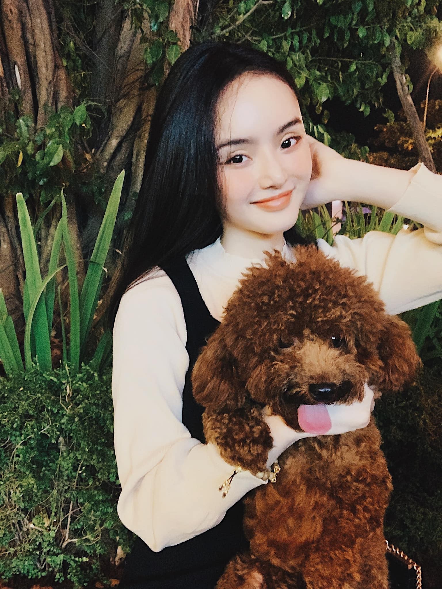 Ngỡ ngàng suýt không nhận ra diện mạo hiện tại của em gái Angela Phương Trinh, bớt khoe thân lại càng quyến rũ