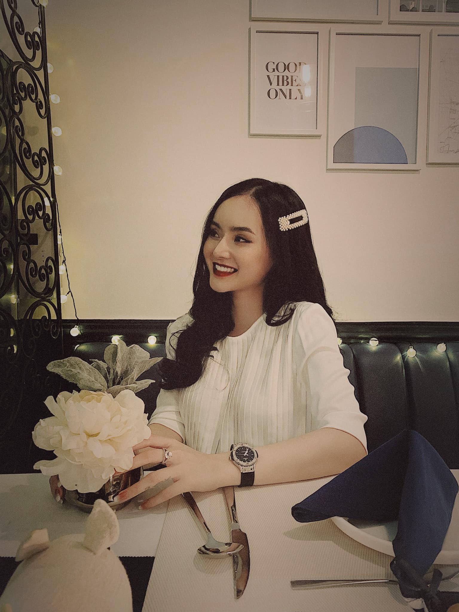 Ngỡ ngàng suýt không nhận ra diện mạo hiện tại của em gái Angela Phương Trinh, bớt khoe thân lại càng quyến rũ