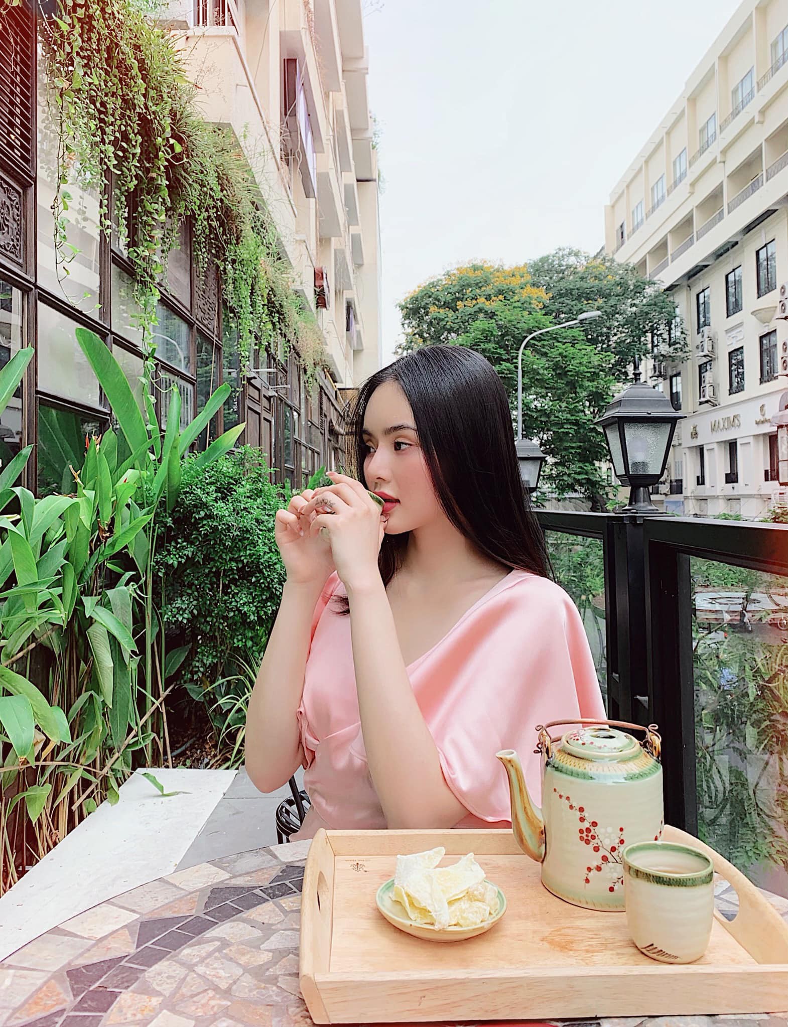 Ngỡ ngàng suýt không nhận ra diện mạo hiện tại của em gái Angela Phương Trinh, bớt khoe thân lại càng quyến rũ