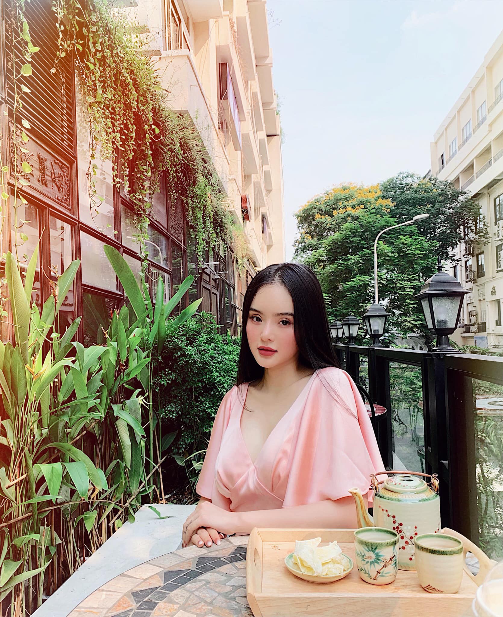 Ngỡ ngàng suýt không nhận ra diện mạo hiện tại của em gái Angela Phương Trinh, bớt khoe thân lại càng quyến rũ