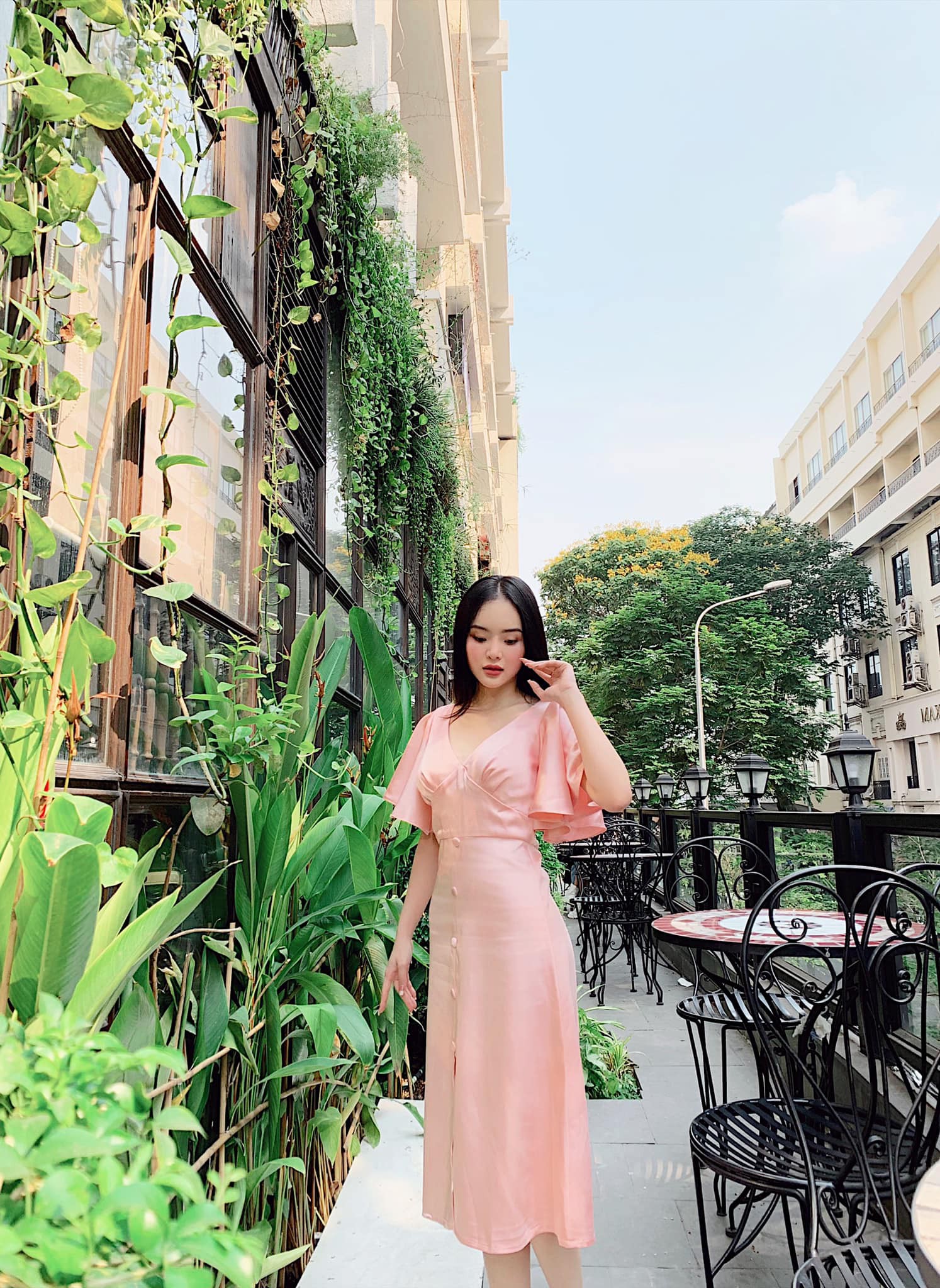 Ngỡ ngàng suýt không nhận ra diện mạo hiện tại của em gái Angela Phương Trinh, bớt khoe thân lại càng quyến rũ