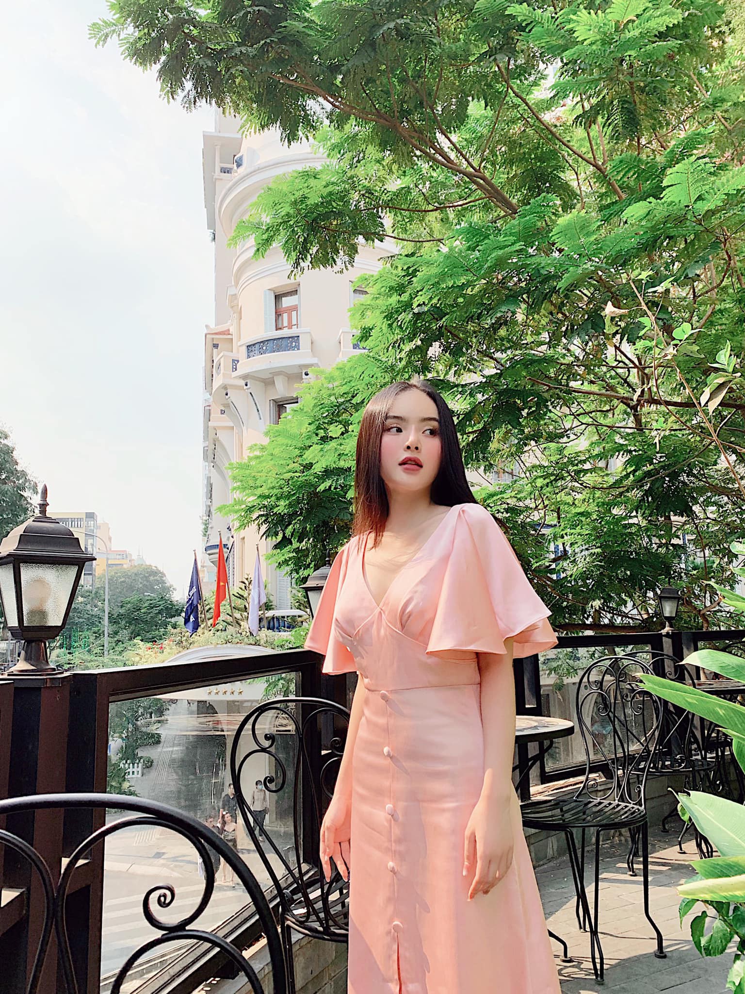 Ngỡ ngàng suýt không nhận ra diện mạo hiện tại của em gái Angela Phương Trinh, bớt khoe thân lại càng quyến rũ