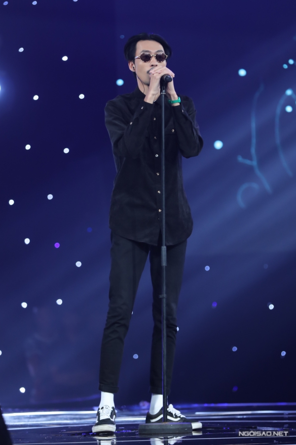 Hương Giang, Hoàng Thùy đua vẻ gợi cảm ở sự kiện