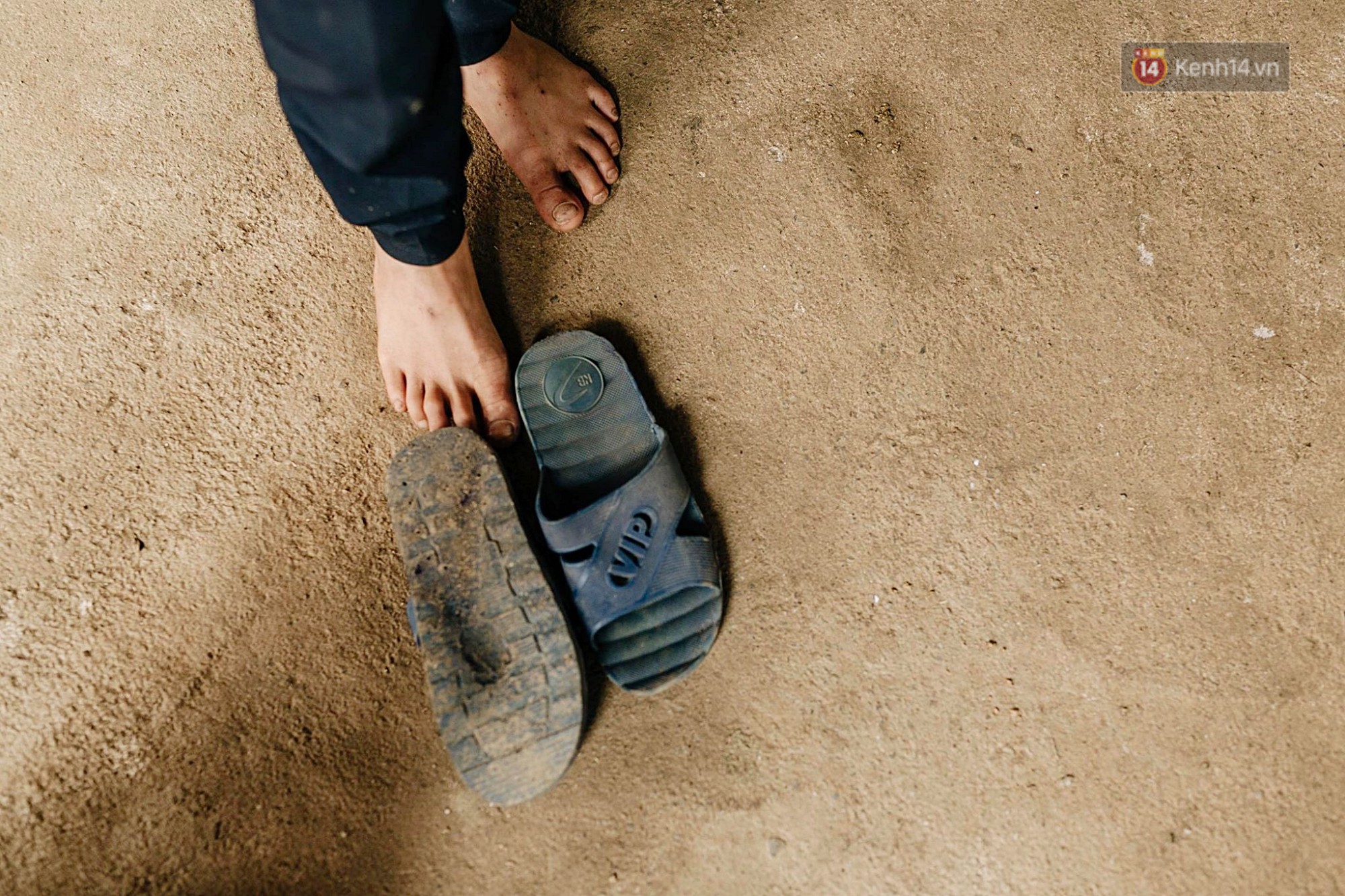 Được tặng thêm một chiếc xe đạp mới sau câu chuyện vượt 100km thăm em, cậu bé 13 tuổi nhường lại cho bạn khó khăn hơn