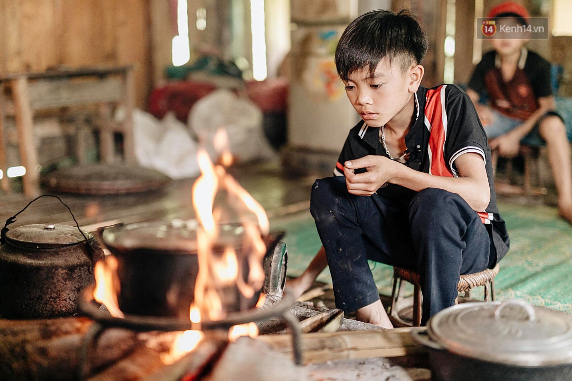 Được tặng thêm một chiếc xe đạp mới sau câu chuyện vượt 100km thăm em, cậu bé 13 tuổi nhường lại cho bạn khó khăn hơn