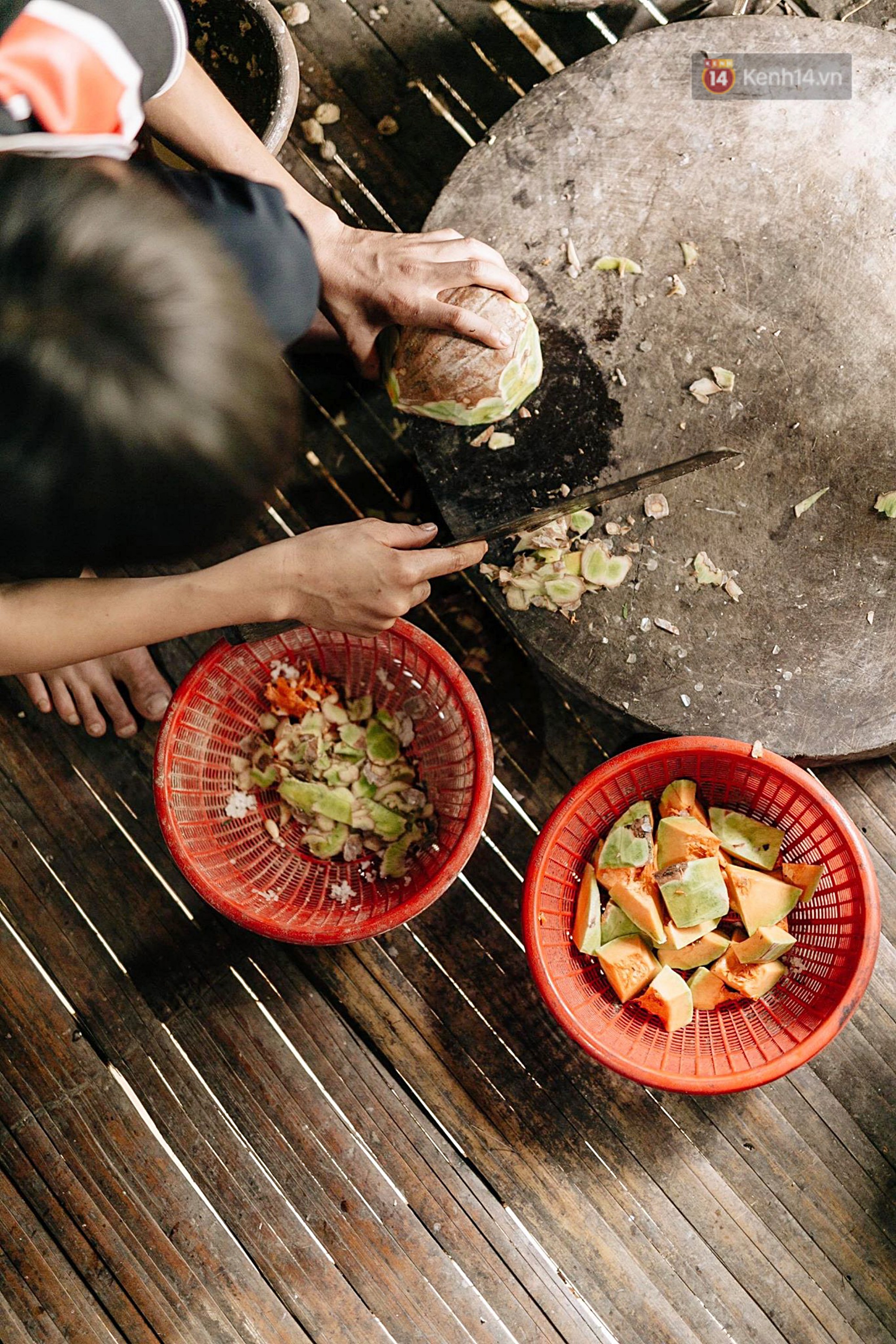 Được tặng thêm một chiếc xe đạp mới sau câu chuyện vượt 100km thăm em, cậu bé 13 tuổi nhường lại cho bạn khó khăn hơn