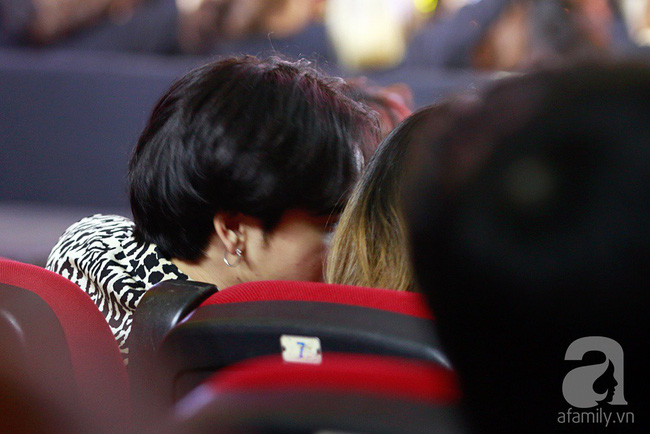 Tình cũ Cường Đô la - Hạ Vi lần đầu lộ ảnh hẹn hò cùng bạn trai giấu mặt sau tin đồn đã sinh con