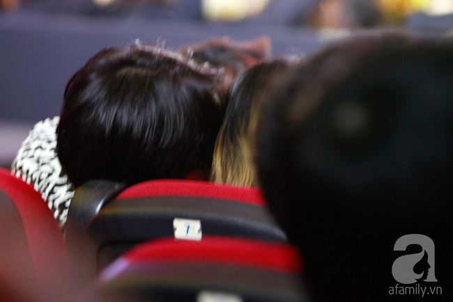 Tình cũ Cường Đô la - Hạ Vi lần đầu lộ ảnh hẹn hò cùng bạn trai giấu mặt sau tin đồn đã sinh con