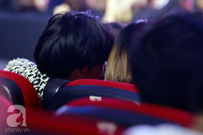 Tình cũ Cường Đô la - Hạ Vi lần đầu lộ ảnh hẹn hò cùng bạn trai giấu mặt sau tin đồn đã sinh con