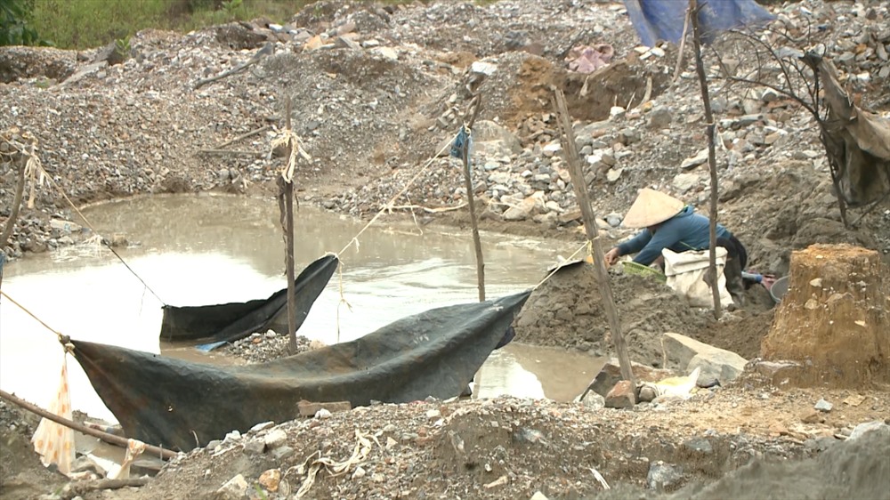 Cuộc sống của những ông chủ nơi bãi vàng lớn nhất Đông Nam Á