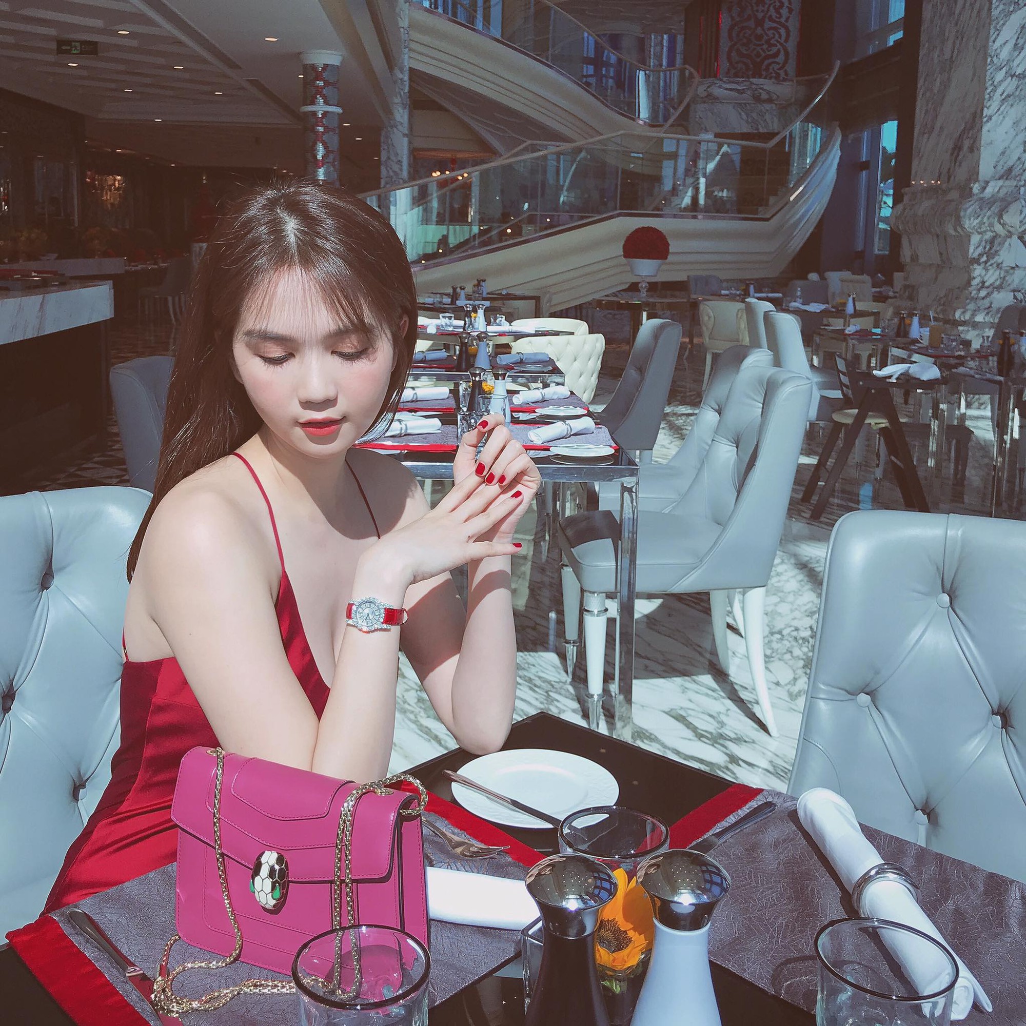 Nếu bạn trai cho 3 tỷ, Ngọc Trinh sẽ cho lại cái gì?, câu trả lời rất tỉnh của cô nàng khiến nhiều người bất ngờ