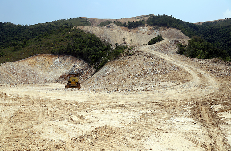 Băm nát núi để xây biệt thự ở Khánh Hòa