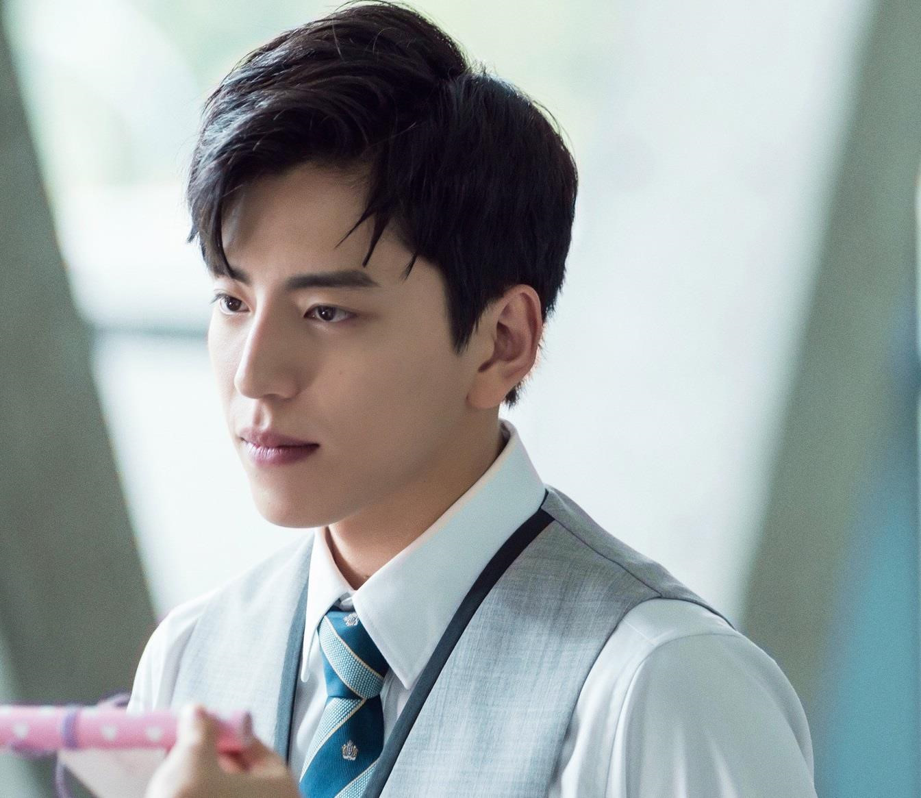 Bê bối tình dục, mại dâm của Seungri khiến cả showbiz Hàn lao đao