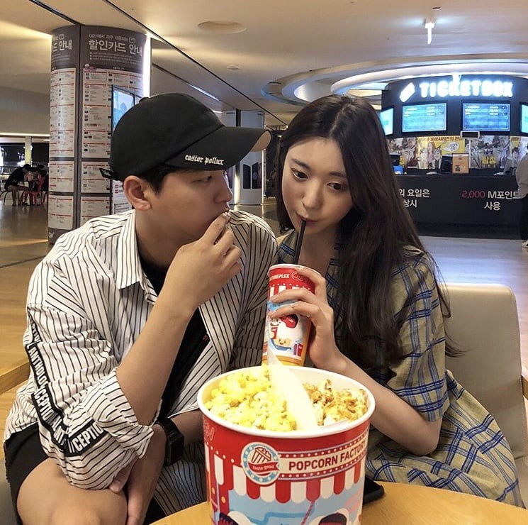 Cô gái đi ăn một mình và được chàng trai lạ trả tiền giúp, dân mạng tự hỏi bắt đầu của một câu chuyện ngôn tình đây ư?