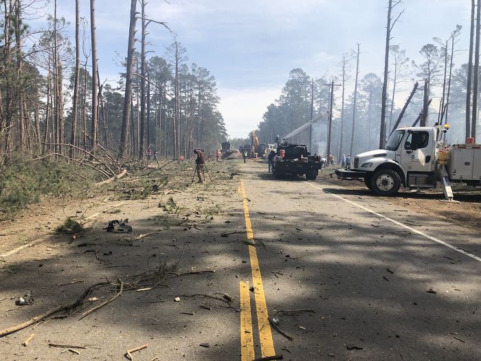Mỹ: Tài xế xả thân mình lái xe bồn bốc cháy rời xa khu dân cư trước khi phát nổ