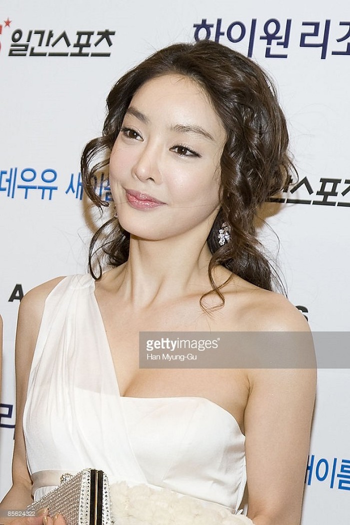 Rùng mình sự thật đằng sau những vụ cưỡng bức gây sốc nhất làng giải trí