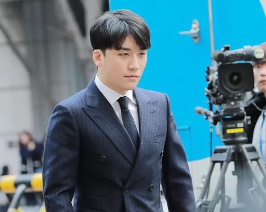 Rùng mình sự thật đằng sau những vụ cưỡng bức gây sốc nhất làng giải trí