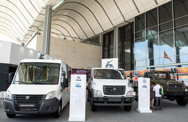 Xe Nga giá rẻ vào Việt Nam, khó vượt xe Nhật, Hàn