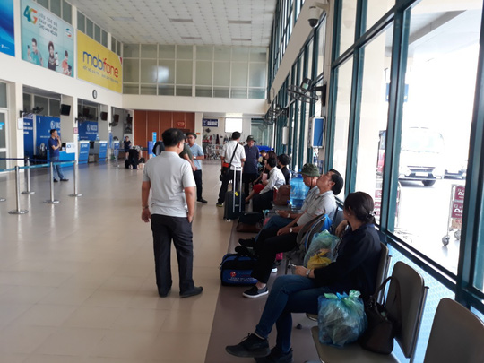 Bị hủy chuyến vì thời tiết, khách muốn bay phải chờ... 4 ngày