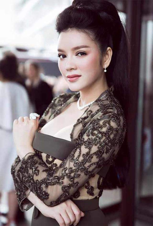 Diện nội y sexy, Elly Trần bị hiểu lầm thành... 3 ngực, Hồ Ngọc Hà bị ném đá tơi tả Diện nội y sexy, Elly Trần bị hiểu lầm thành... 3 ngực, Hồ Ngọc Hà bị ném đá tơi tả